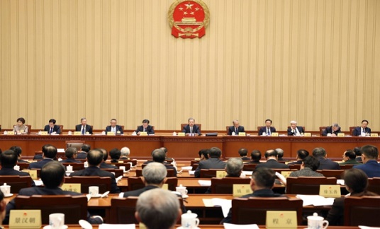 李強(qiáng)主持召開(kāi)國(guó)務(wù)院常務(wù)會(huì)議 研究建立健全涉企收費(fèi)長(zhǎng)效監(jiān)管機(jī)制有關(guān)舉措 審議通過(guò)《婚姻登記條例（修訂草案）》